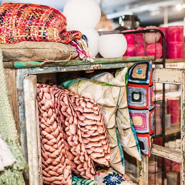 Sfeerfoto-sierkussens-cees-mooi-stoer-wonen-aug2016-1